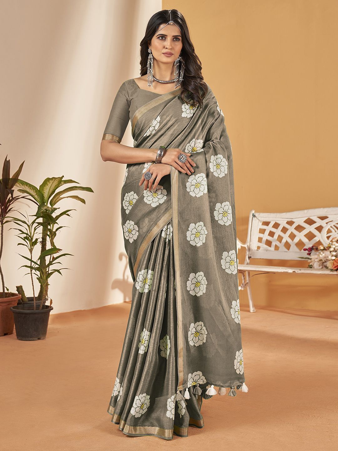 

Mitera Floral Printed Celebrity Saree, Grey