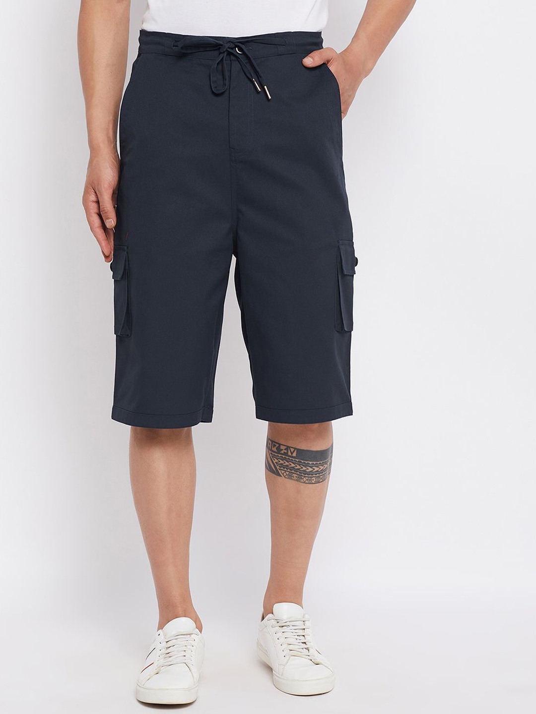 

Hypernation Men Regular Fit Mid-Rise Cotton Cargo Shorts, Navy blue