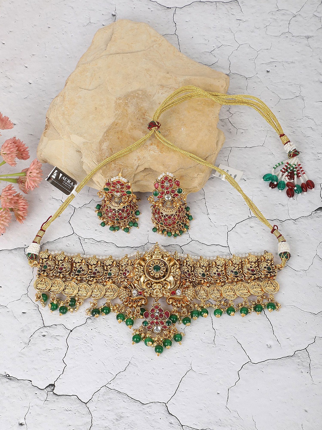 

AURAA TRENDS Gold Plated Kundan Studde Jewellery Set