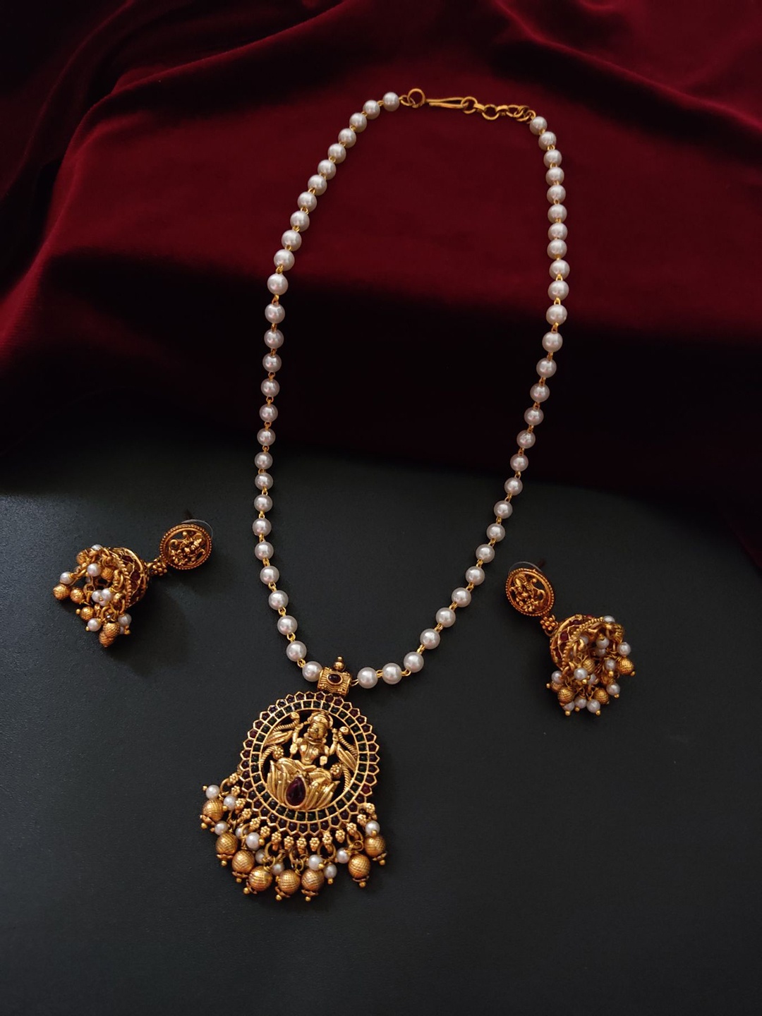 

Pihtara Jewels Gold-Plated Artificial Pearl Beaded Jewellery Set