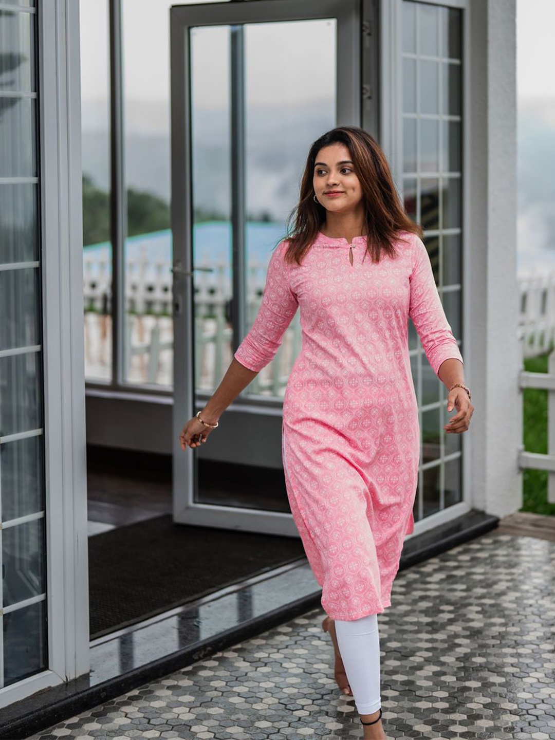 

HAY Floral Printed Keyhole Neck Straight Liva Kurta, Pink