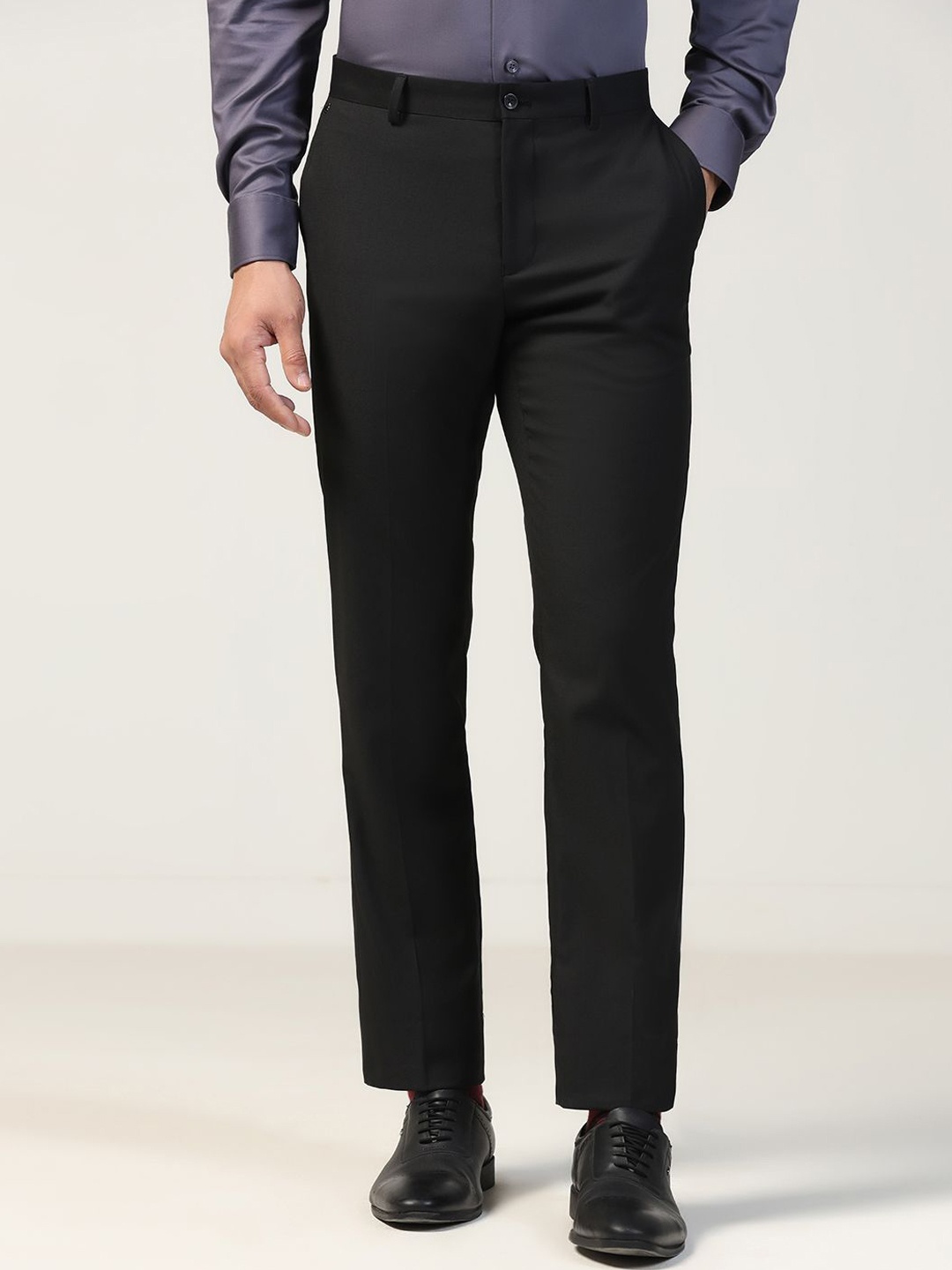

Blackberrys Men Slim Fit Mid Rise Trousers, Black