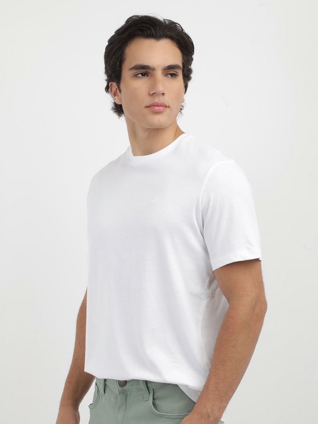 

Calvin Klein Jeans Men Solid Round Neck Cotton T-shirt, White