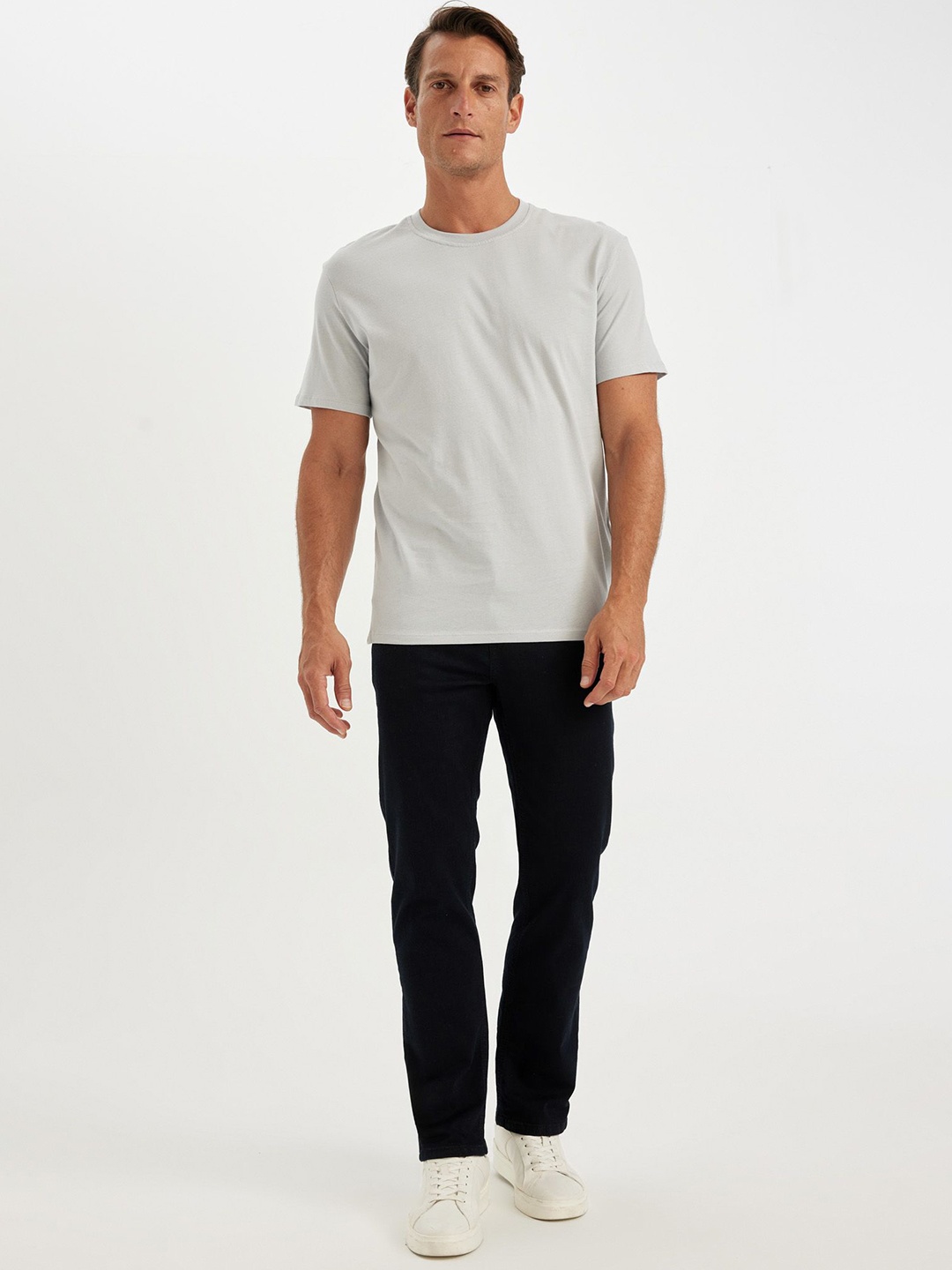 

DeFacto Men Mid-Rise Regular Trousers, Black