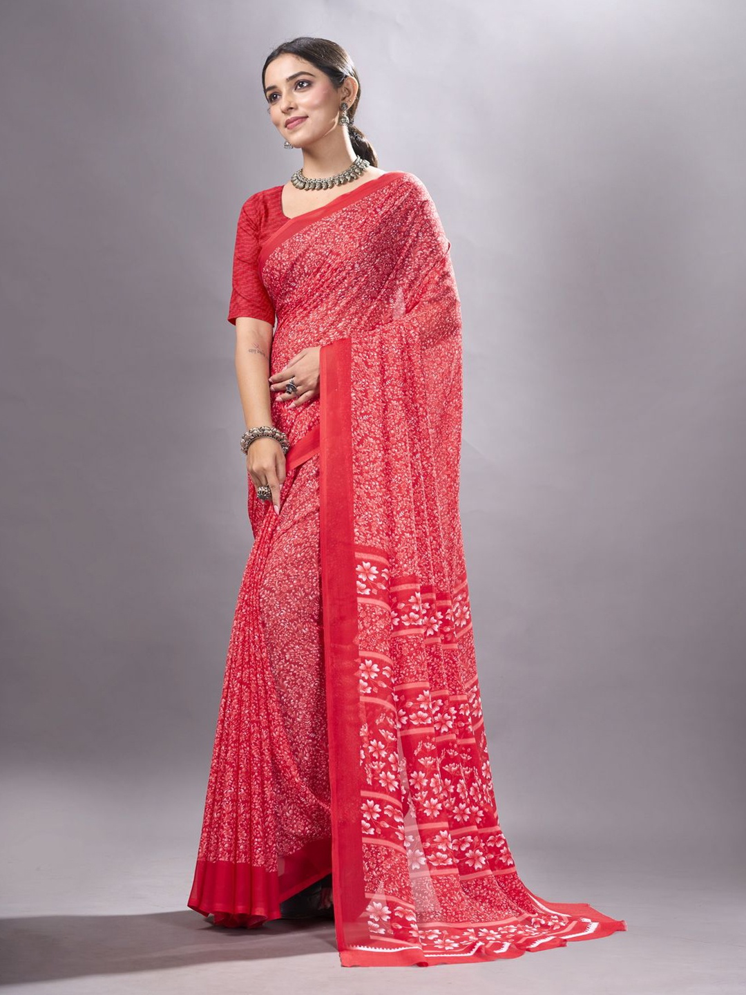 

VIRICA Women Floral Printed Saree With Blouse Piece, Red