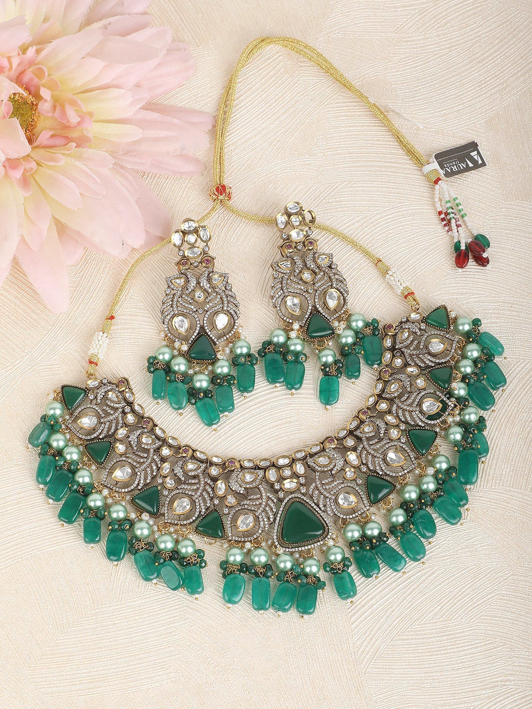 

AURAA TRENDS Gold Plated Kundan Studded and Beaded Jewellery Set