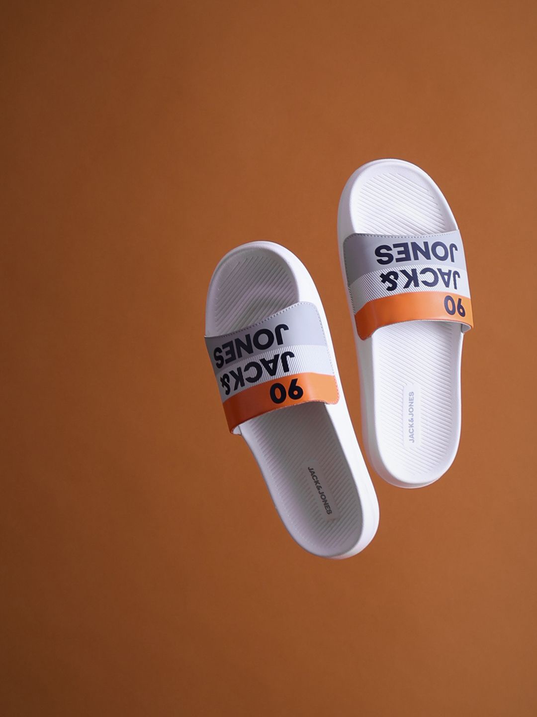 

Jack & Jones Men Printed Sliders, White