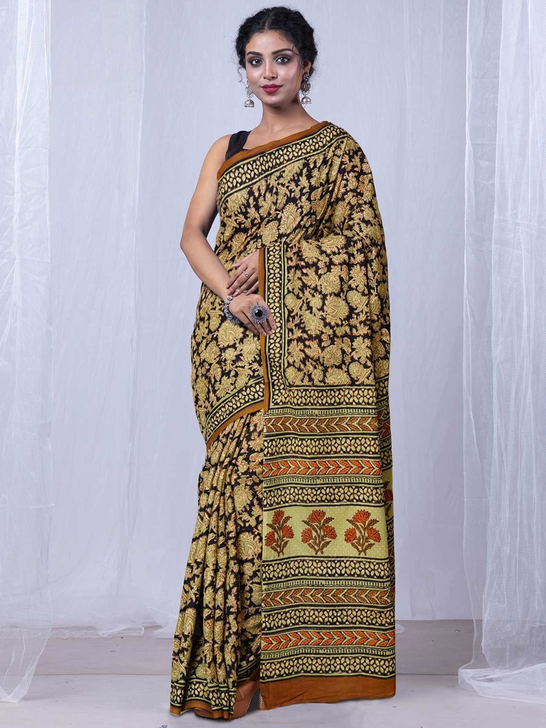 

Unnati Silks Floral Printed Pure Cotton Handloom Bagru Saree, Black