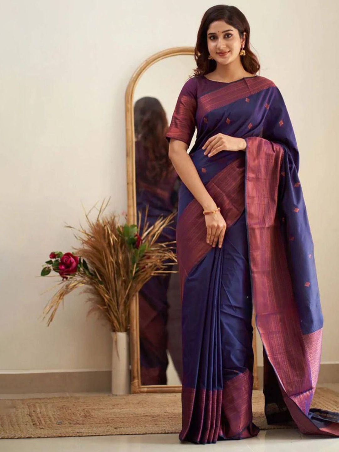 

SANJANA SILK Ethnic Motifs Zari Silk Kanjeevaram Saree, Navy blue