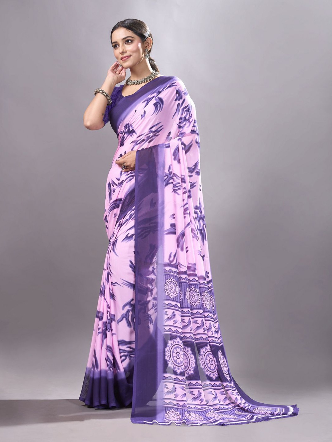 

VIRICA Women Floral Printed Saree With Blouse Piece, Pink