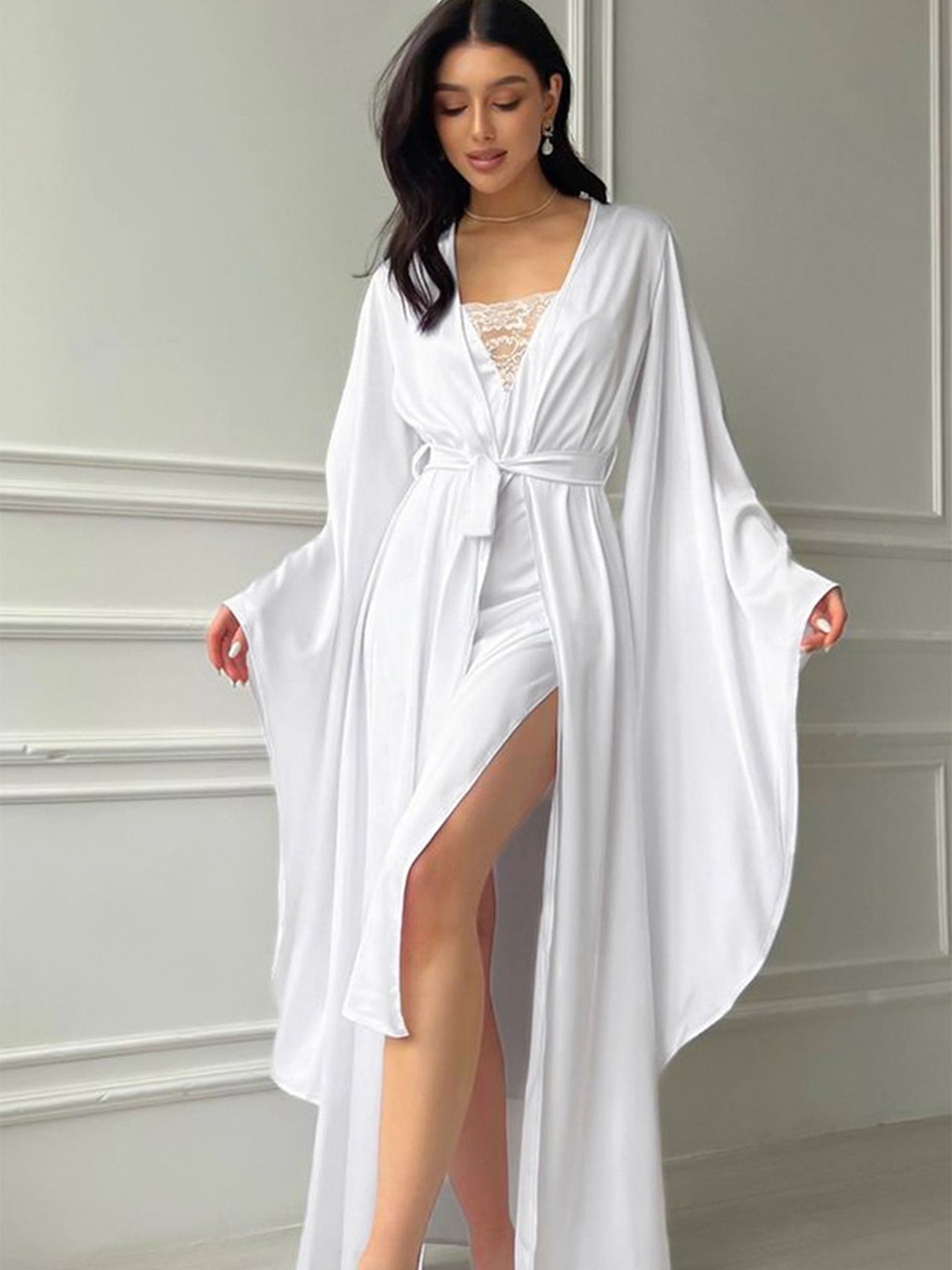 

LULU & SKY Shoulder Straps Midi Nightdress & Robe Set, White