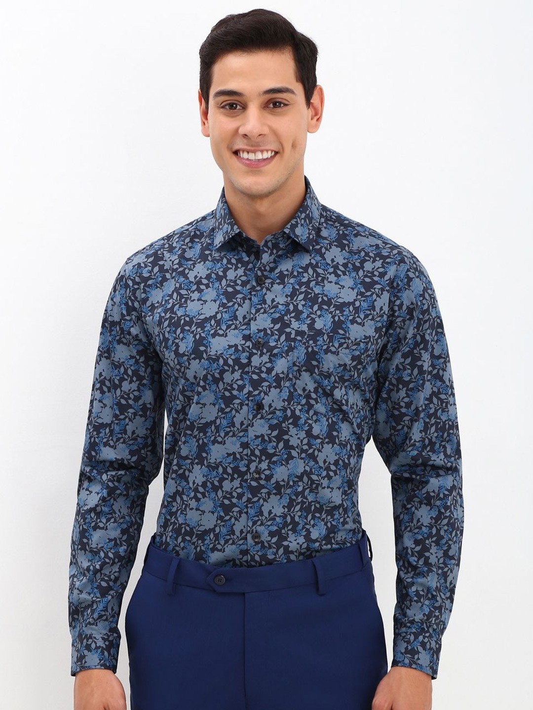 

Allen Solly Men Slim Fit Floral Opaque Printed Formal Shirt, Navy blue
