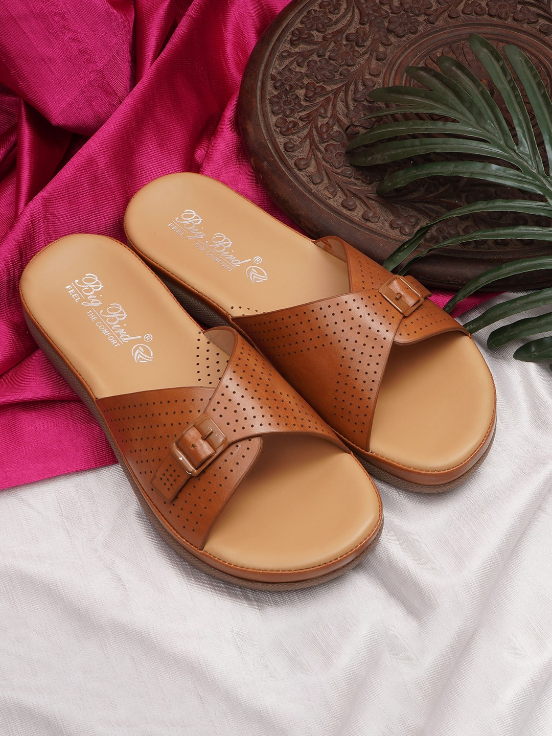 

BIG BIRD Textured Flatform Sandals with Buckles Heels, Tan