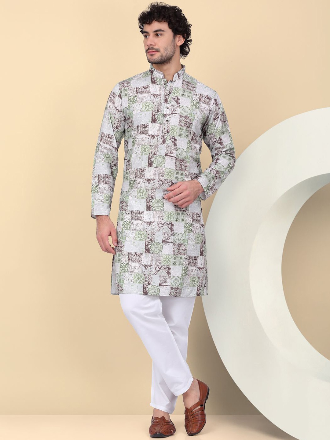 

KRAFT INDIA Abstract Printed Mandarin Collar Kurta With Trousers, Green