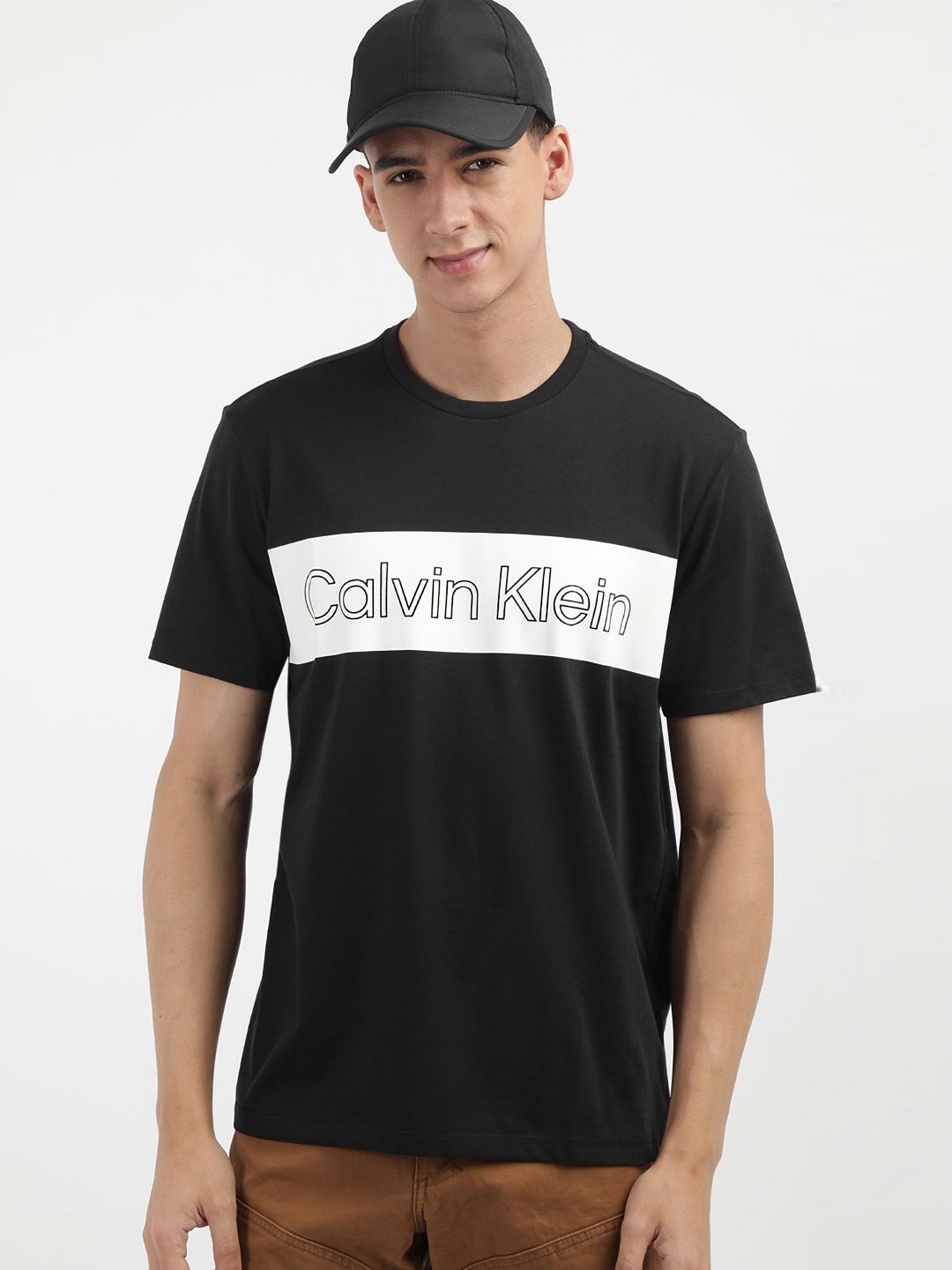 

Calvin Klein Jeans Men Colourblocked Round Neck Cotton T-shirt, Black