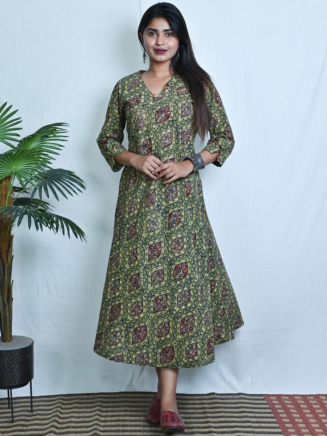 

Earthwear V Neck Floral Printed Pure Cotton Anarkali Kurta, Olive