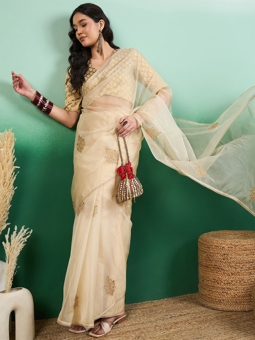 

Sangria Ethnic Motifs Zari Embroidered White Saree With Blouse Piece, Off white