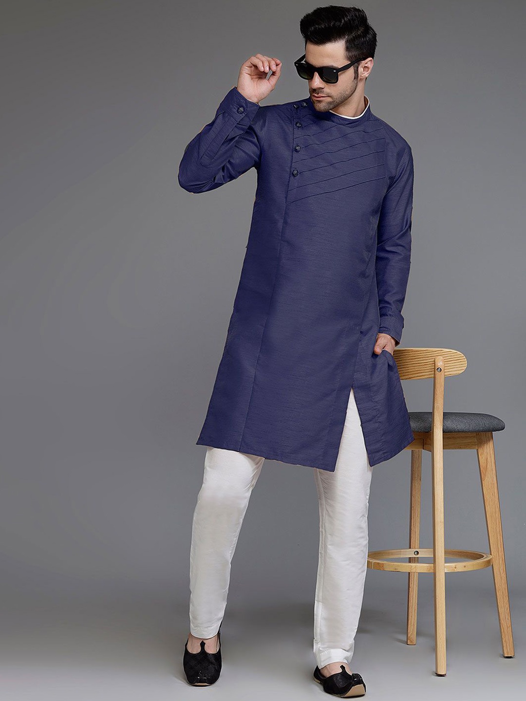 

Utsav Fashion Band Collar Long Sleeves Straight Kurta With Trousers, Navy blue