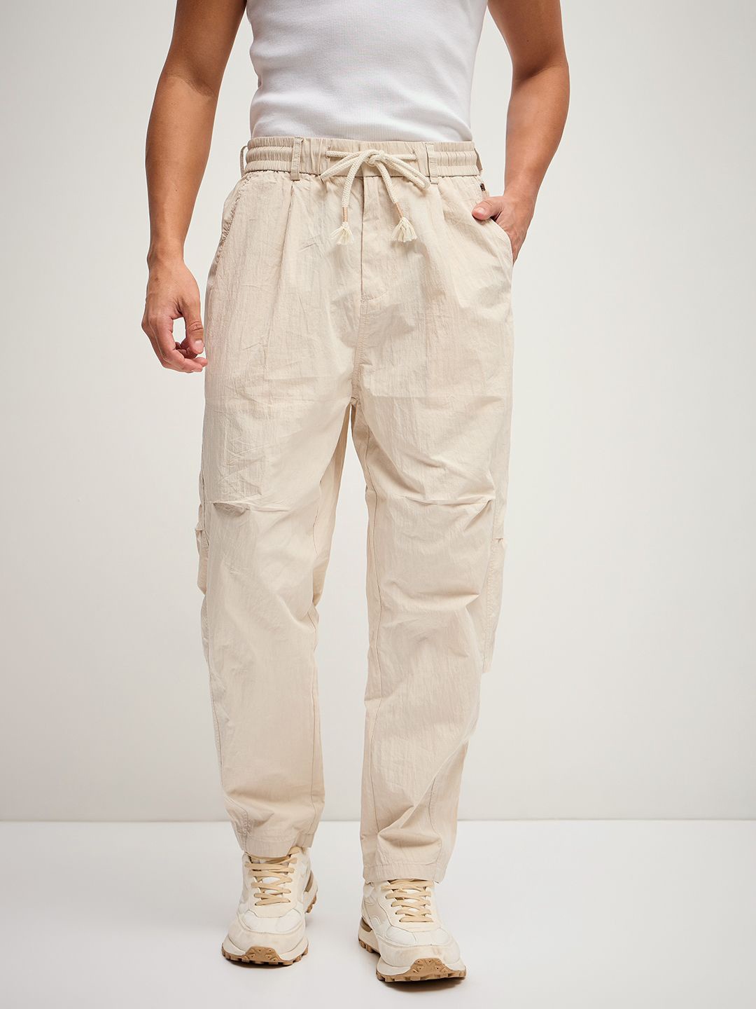 

THE BEAR HOUSE Men Solid Relaxed Fit Casual Pant, Cream