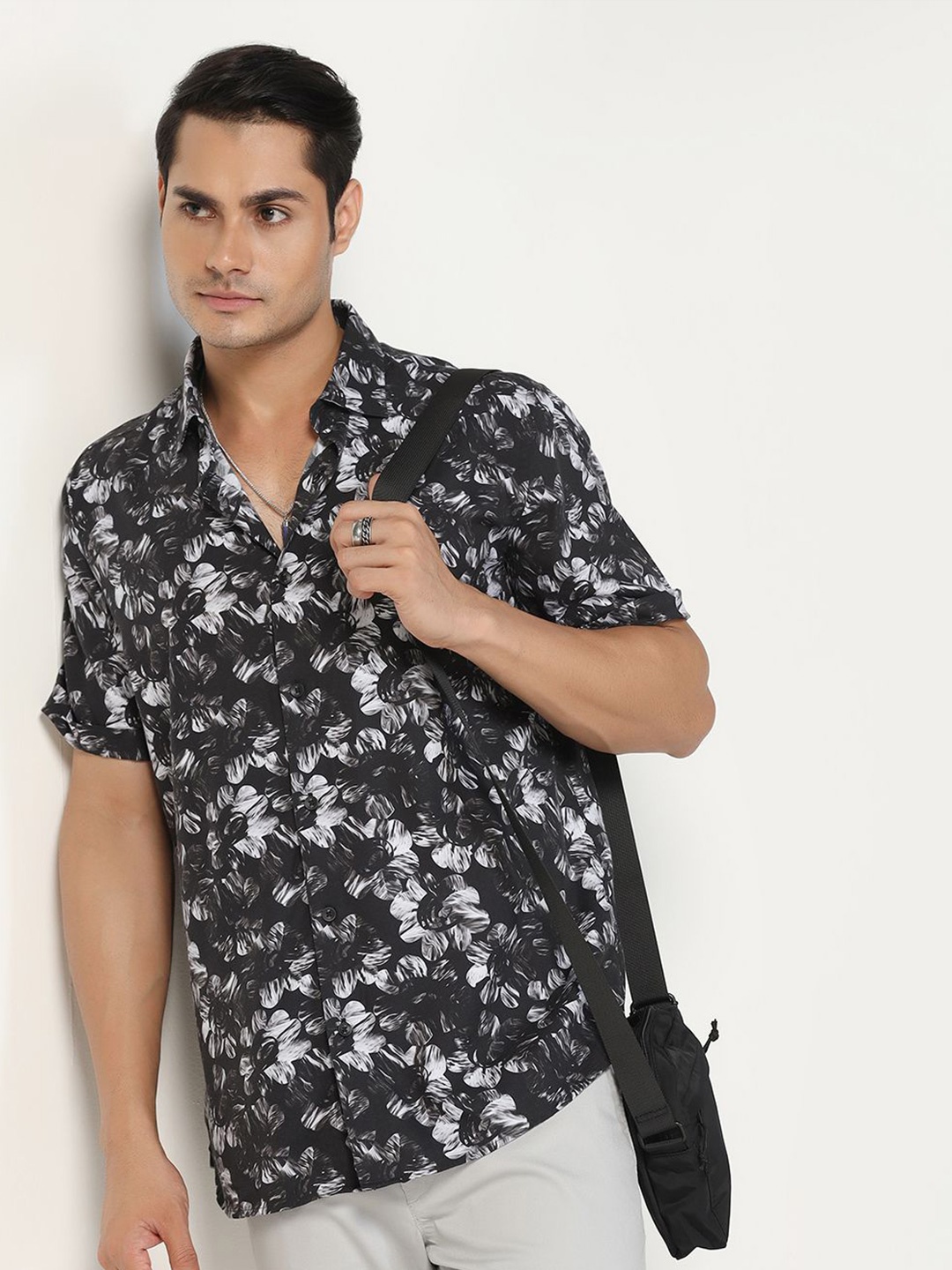 

Blackberrys Men Slim Fit Floral Opaque Printed Casual Shirt, Black