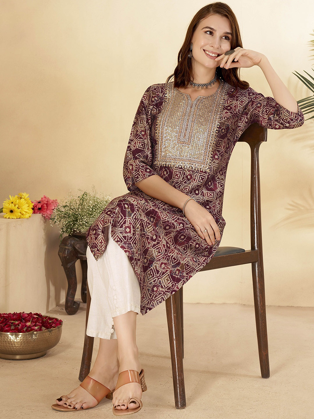 

Anouk Maroon Floral Printed Sequinned Straight Kurta