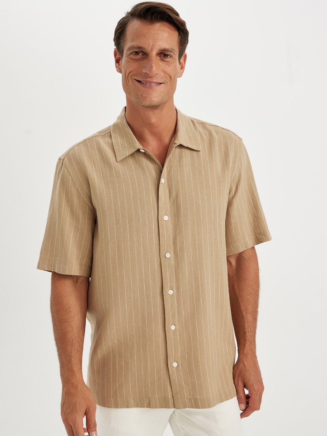 

DeFacto Men Opaque Striped Casual Shirt, Na