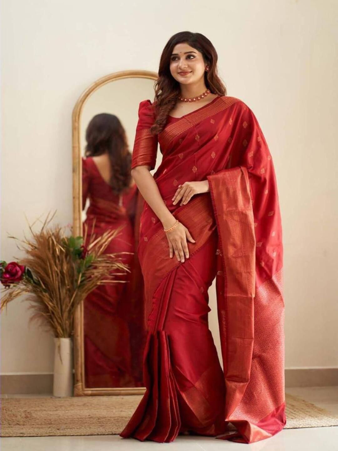 

SANJANA SILK Ethnic Motifs Kanjeevaram Saree, Red