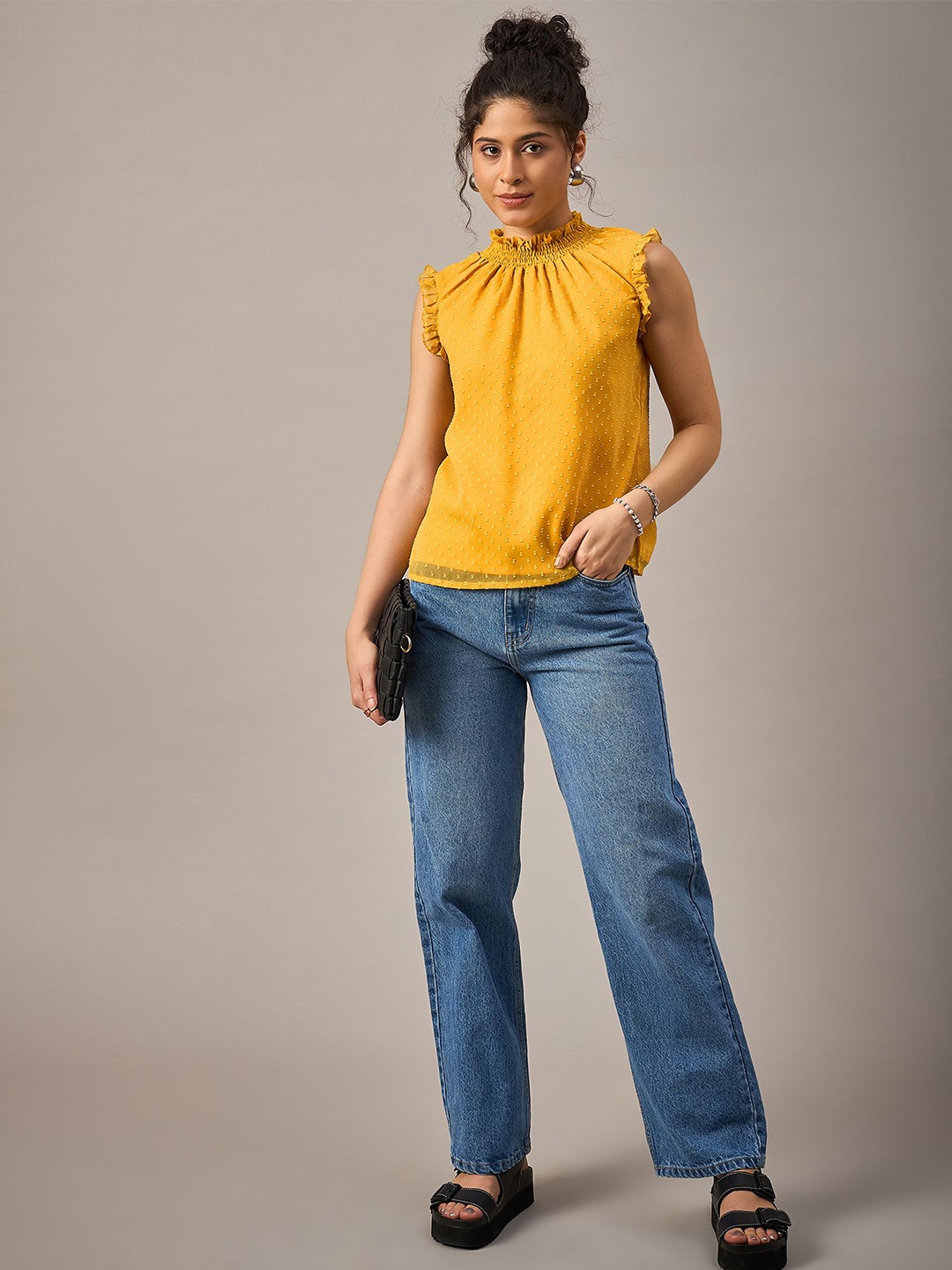 

The Roadster Lifestyle Co Round Neck Sleeveless Tops, Yellow