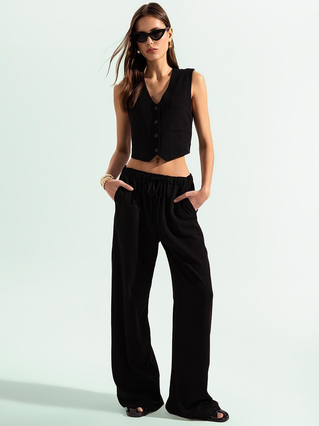 

DeFacto Women Mid-Rise Parallel Trousers, Black