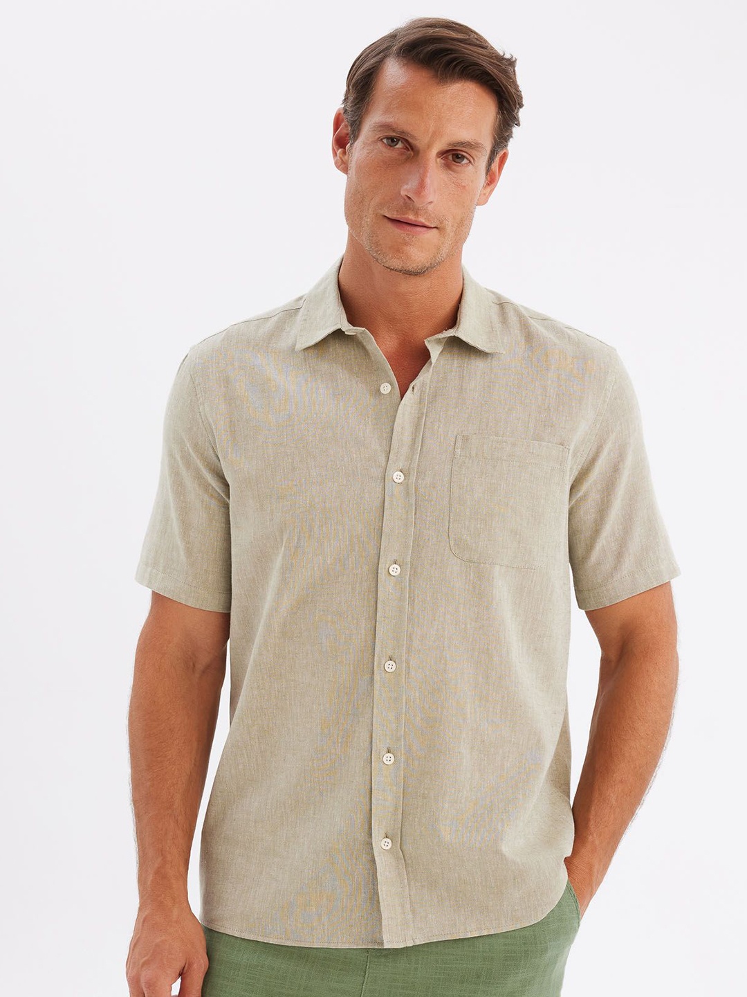 

DeFacto Men Opaque Casual Shirt, Na