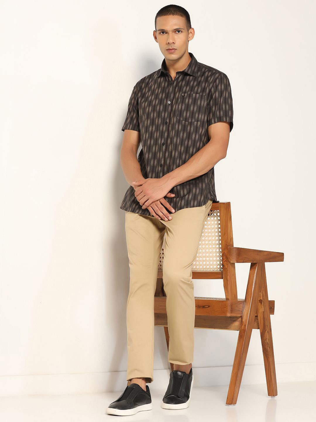 

Blackberrys Men Slim Fit Opaque Checked Casual Shirt, Gold