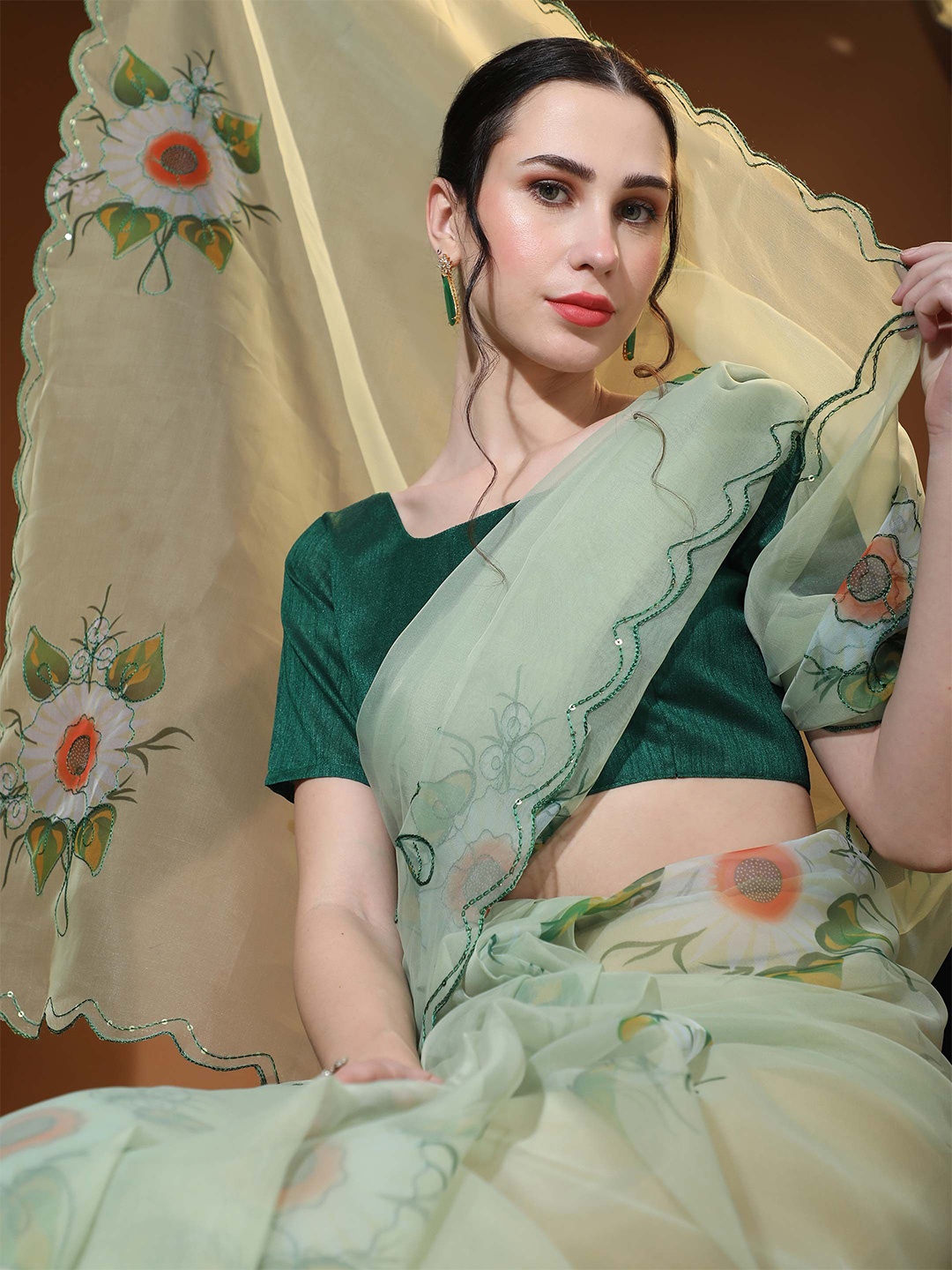 

Vastrasky Global Floral Sequinned Organza Saree, Green