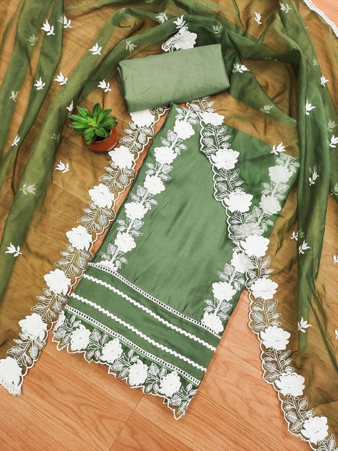 

Panzora Floral Embroidered Unstitched Dress Material, Green