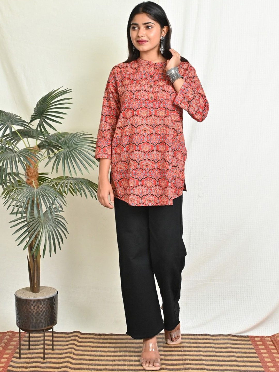 

Earthwear Floral Printed Mandarin Collar Pure Cotton Straight Kurti, Red