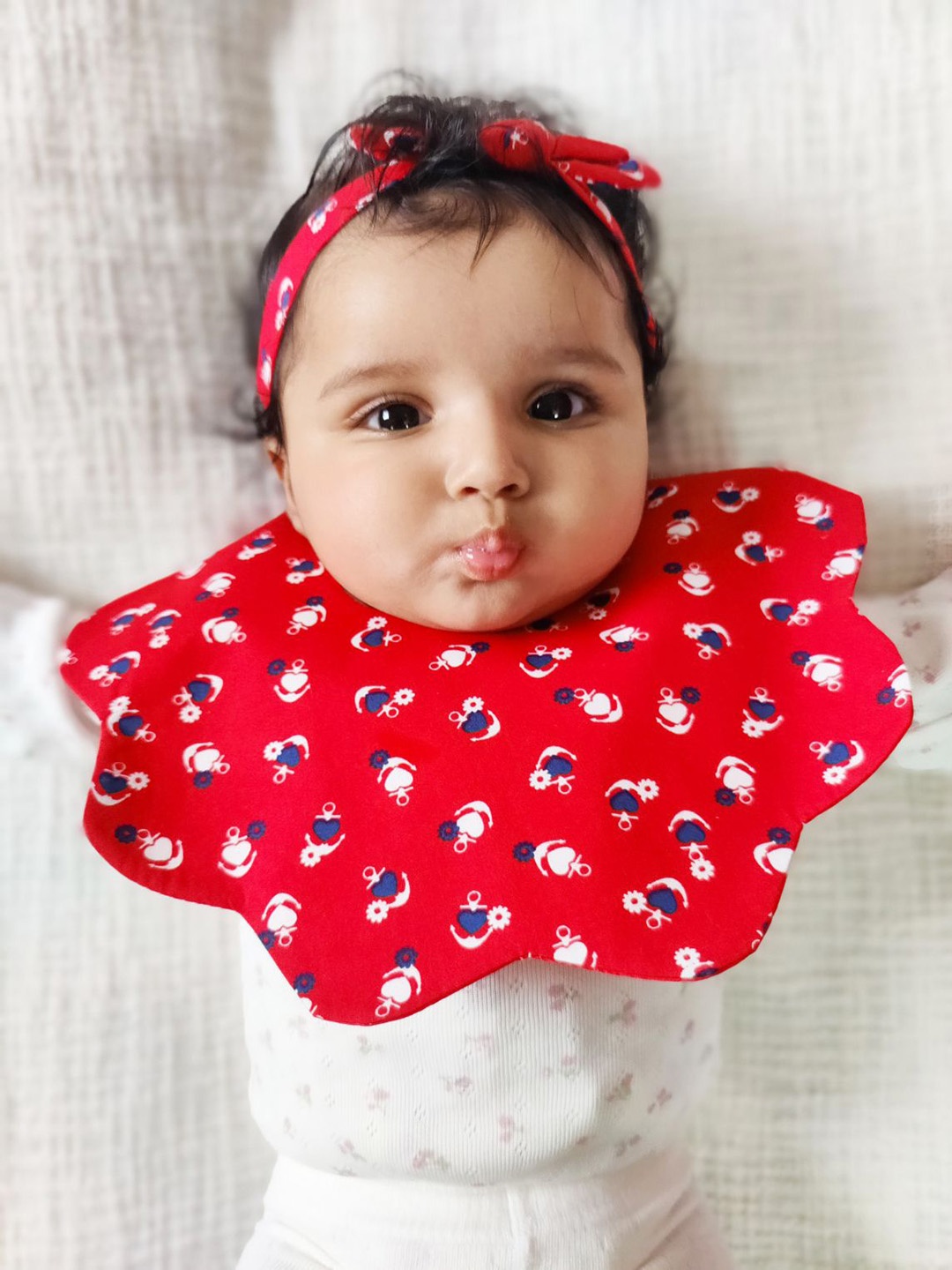 

Choko Girls infant Girls Printed Waterproof Bib & Headband Set, Red