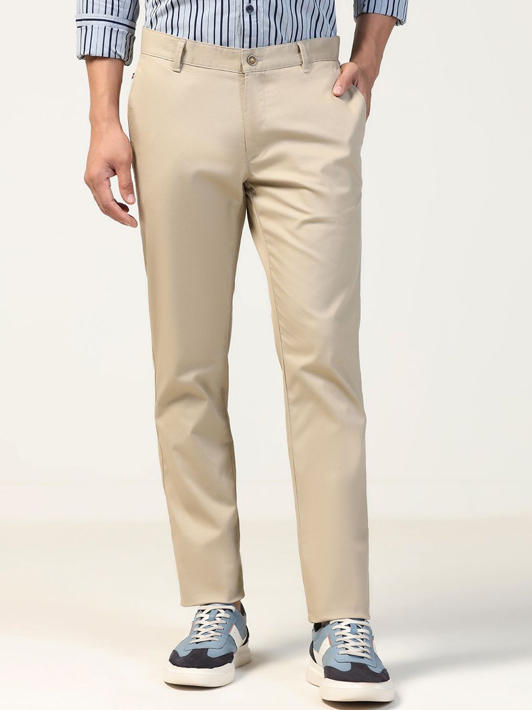 

Blackberrys Men Solid Slim Fit Chinos Trousers, Khaki
