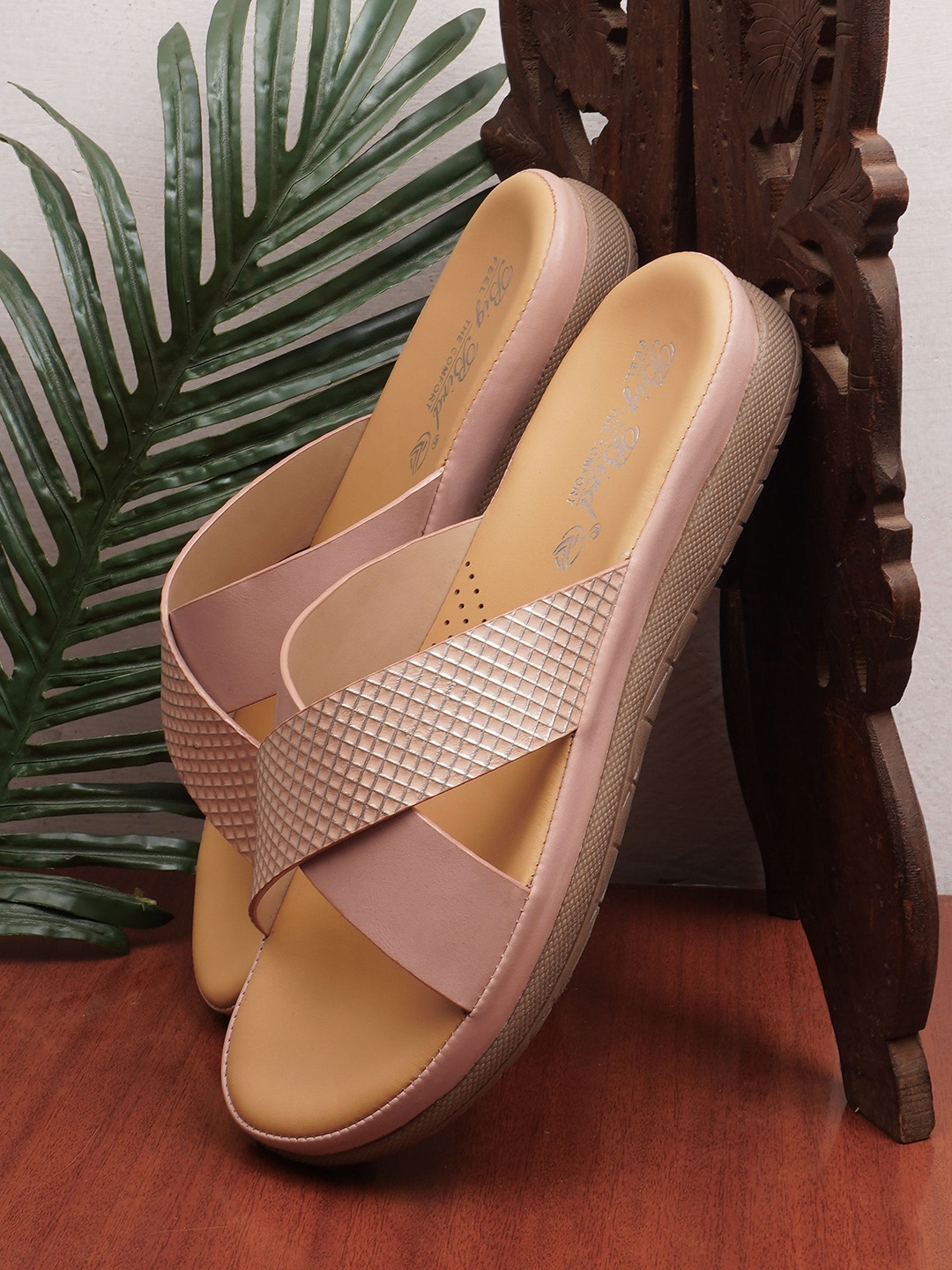 

BIG BIRD Textured Platform Heel Sandals, Pink
