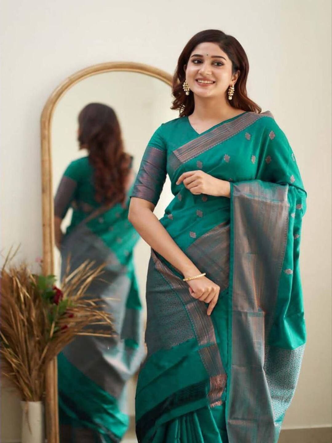 

SANJANA SILK Ethnic Motifs Kanjeevaram Saree, Teal
