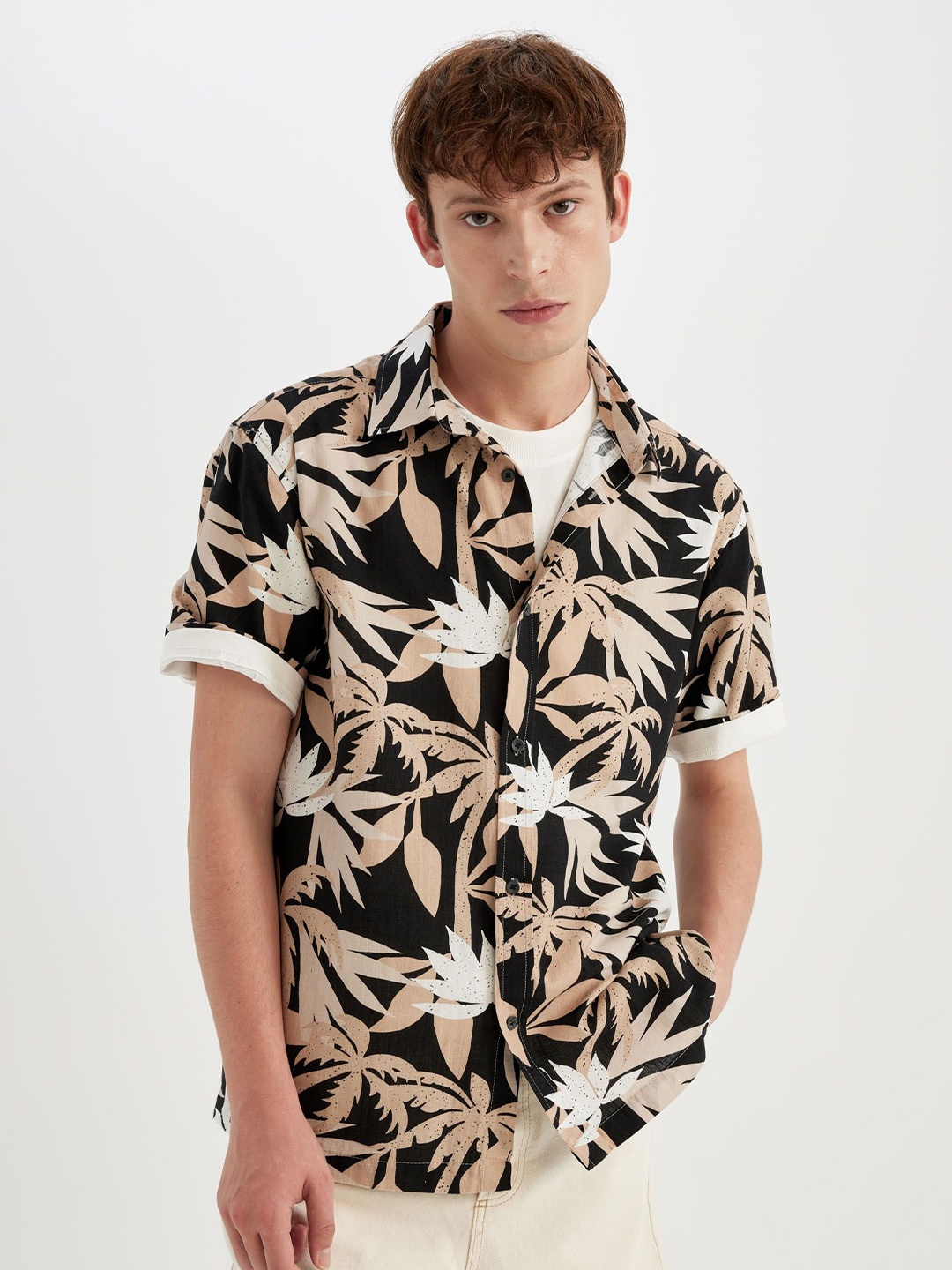 

DeFacto Men Floral Opaque Printed Casual Shirt, Na
