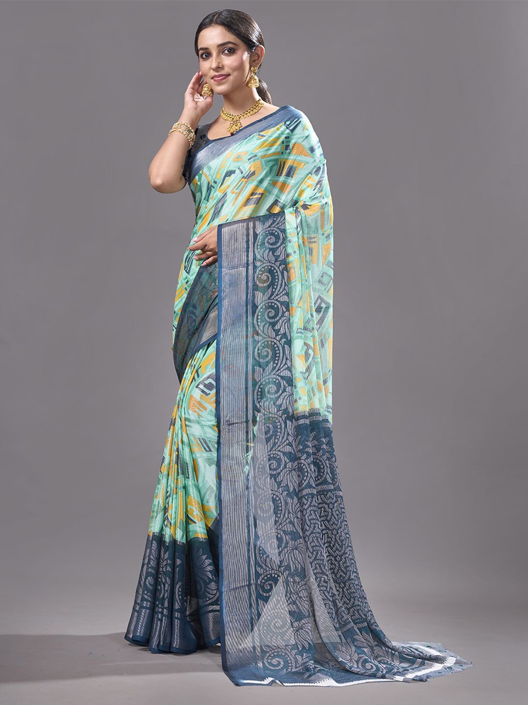 

NIRMAL CREATION Floral Printed Saree, Green