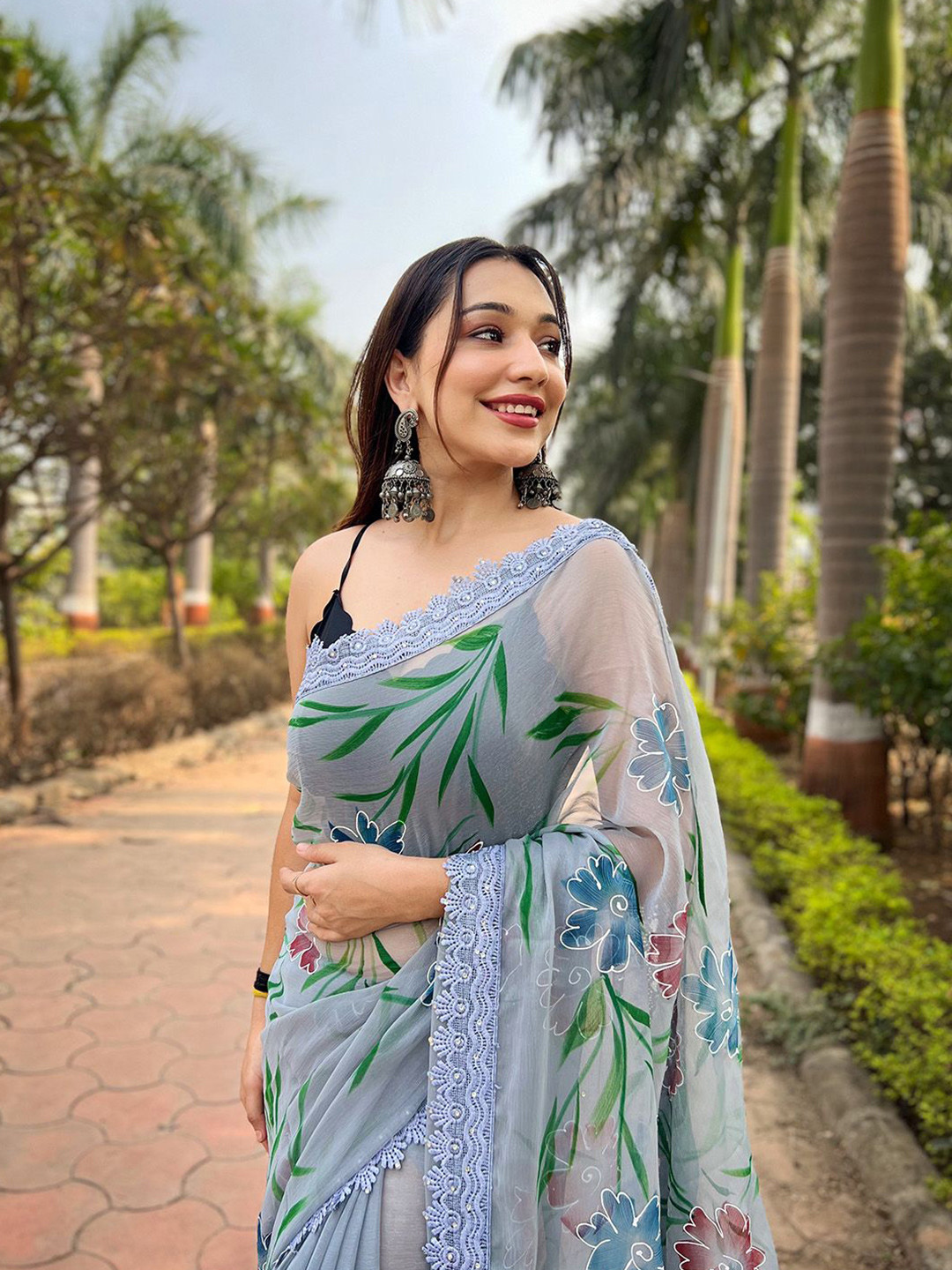 

SAREESBYCHIRAG Floral Embroidered Saree, Grey