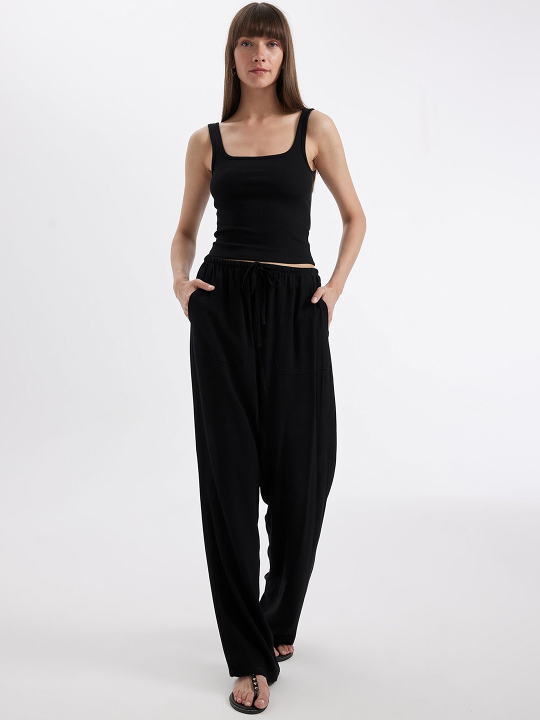 

DeFacto Women Mid-Rise Pleated Trousers, Black