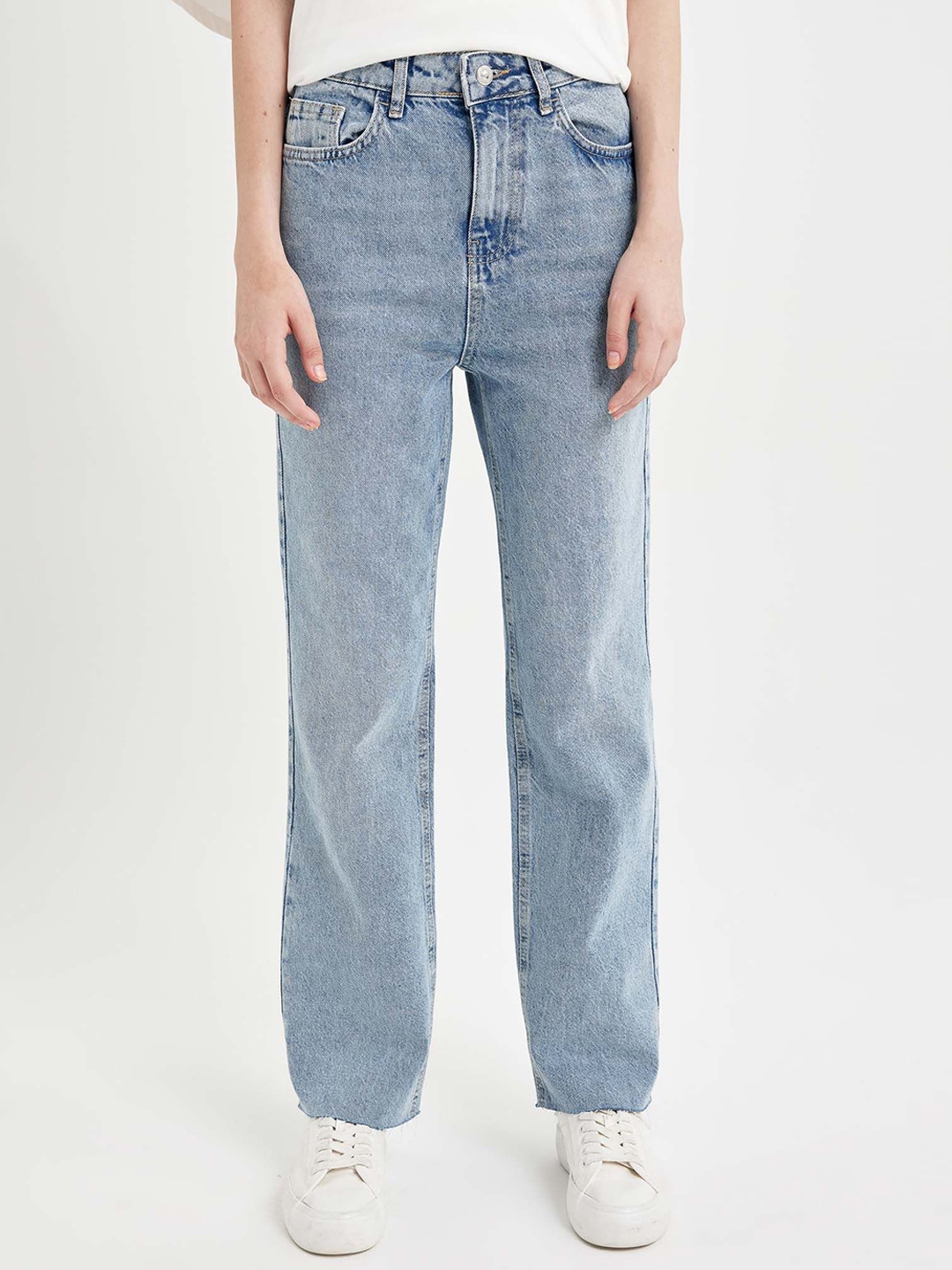 

DeFacto Women Mid-Rise Straight Fit Jeans, Na