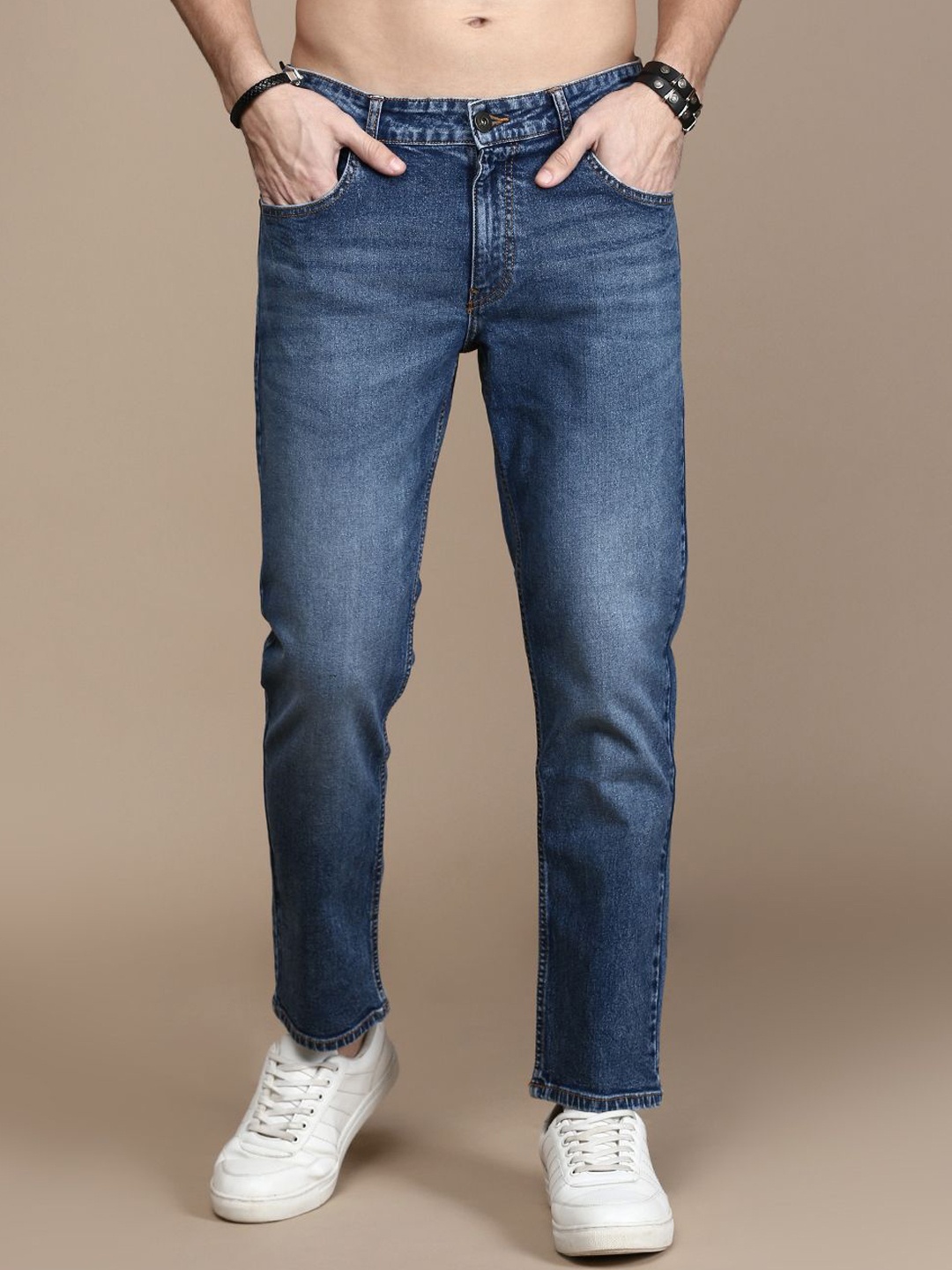 

The Roadster Lifestyle Co Men Light Faded Jeans, Blue