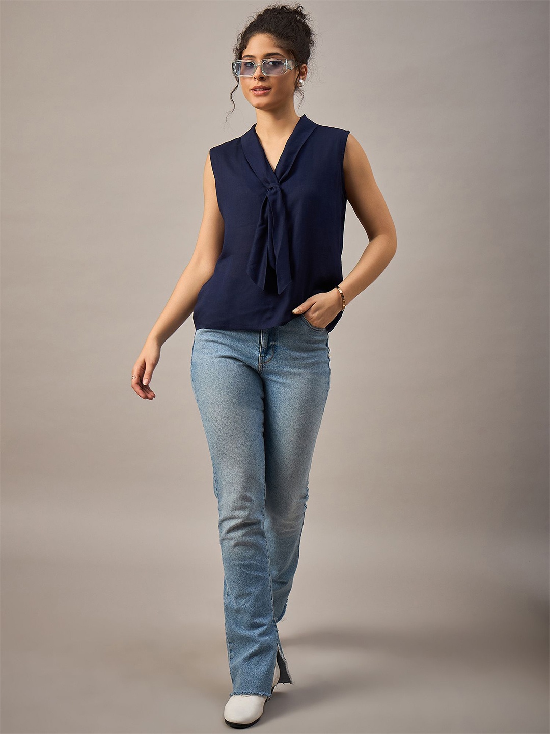 

The Roadster Lifestyle Co Front Tie Sleeveless Tops, Blue