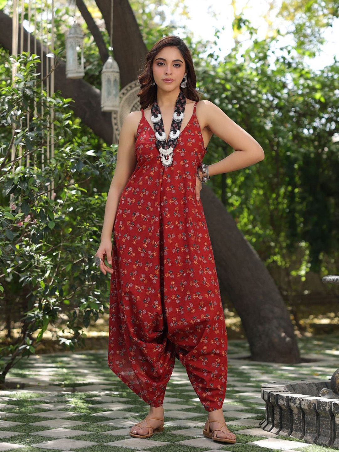 

Rain & Rainbow Printed Sleeveless Cotton Basic Jumpsuit, Maroon