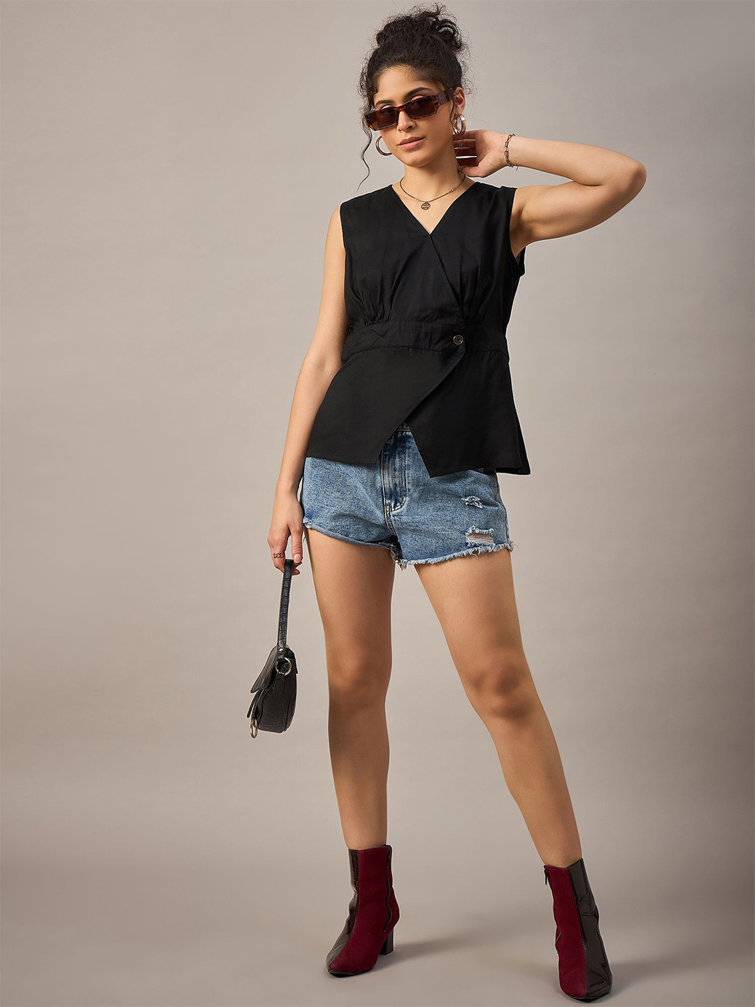 

The Roadster Lifestyle Co Sleeveless Tops, Black