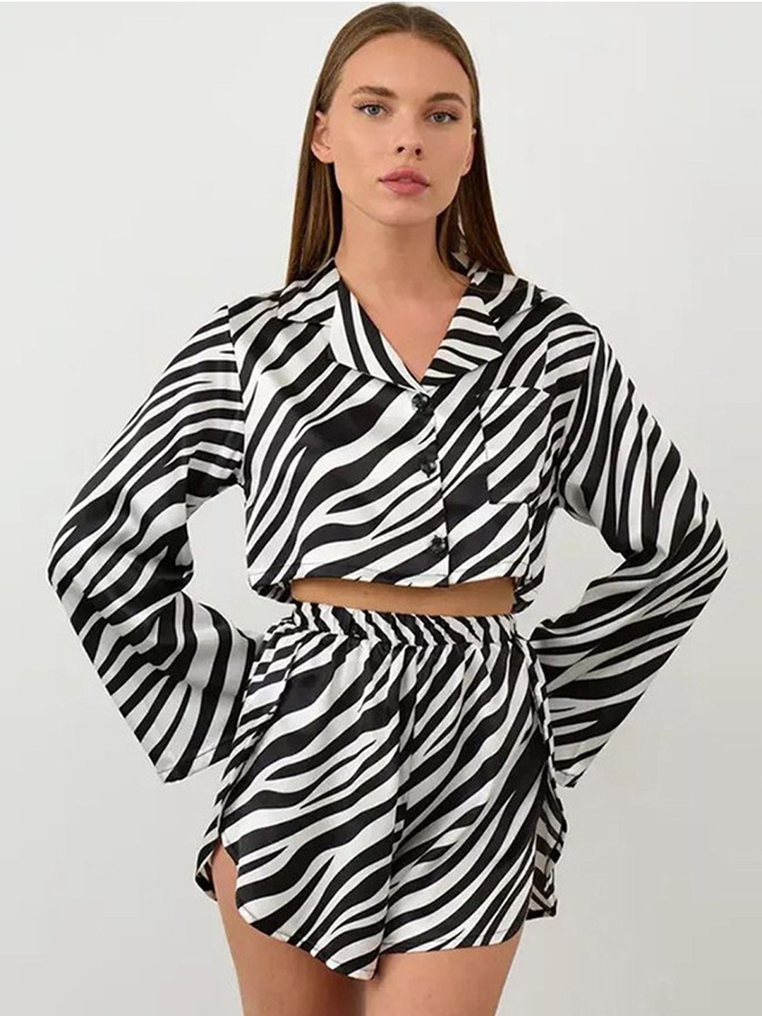 

LULU & SKY Stripe Printed Shirt & Shorts Night Suits, White