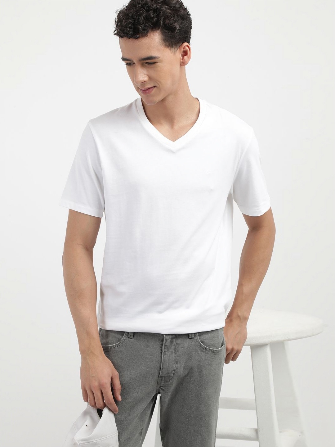 

Calvin Klein Jeans Men Solid V-Neck Cotton T-shirt, White