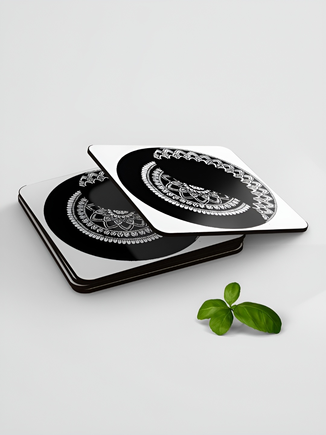 

macmerise White & Black 5 Pieces Printed Square Wooden Coasters